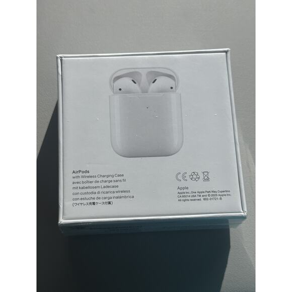 Apple AirPods (1st Generation MMEF2AM/A) Brand New Sealed w/Charging Case White - Picture 2 of 3